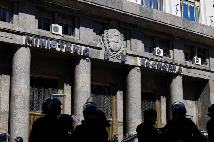 Argentina tem novo upgrade da S&P, e títulos em dólar disparam Argentina tem novo upgrade da S&P, e títulos em dólar disparam