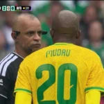 Jogadores n&atilde;o entendem instru&ccedil;&atilde;o do &aacute;rbitro Wilton Pereira em ingl&ecirc;s, e torcida brasileira se diverte | Ge