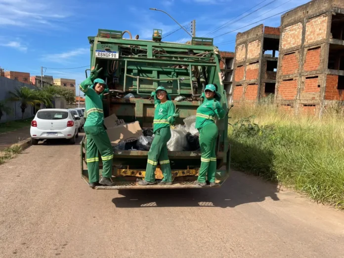 VALPARA&Iacute;SO IMPLANTA PRIMEIRA EQUIPE DE COLETA DE RES&Iacute;DUOS 100% FEMININA DA REGI&Atilde;O - Prefeitura Municipal de Valpara&iacute;so de Goi&aacute;s