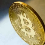 Bitcoin e ethereum operam em queda neste domingo (14) &agrave; espera de decis&otilde;es sobre juros – Money Times