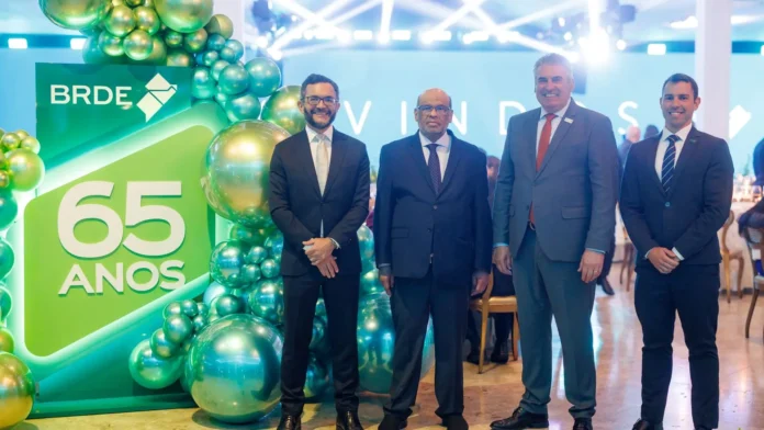 BRDE celebra 65 anos com carteira de R$ 25 bilh&otilde;es e 50 mil clientes