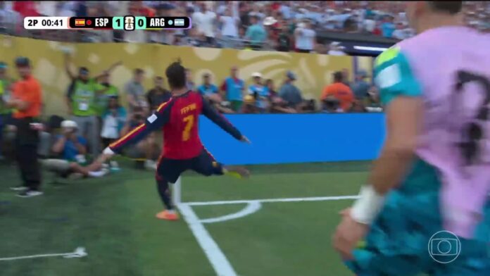 Ferran Torres no PSG? Barcelona define condição para venda