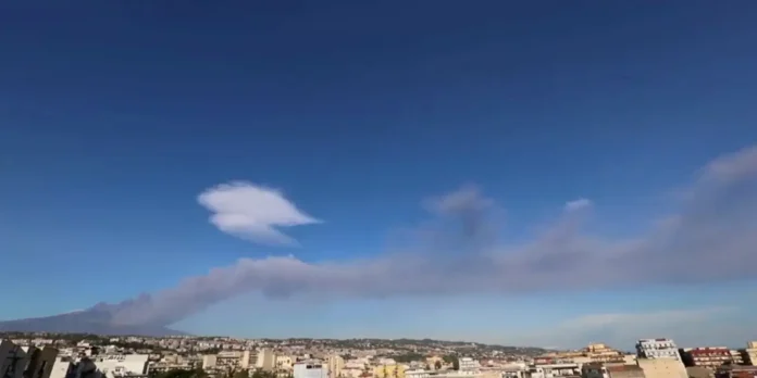 It&aacute;lia: Etna entra em erup&ccedil;&atilde;o; espa&ccedil;o a&eacute;reo &eacute; fechado na Sic&iacute;lia