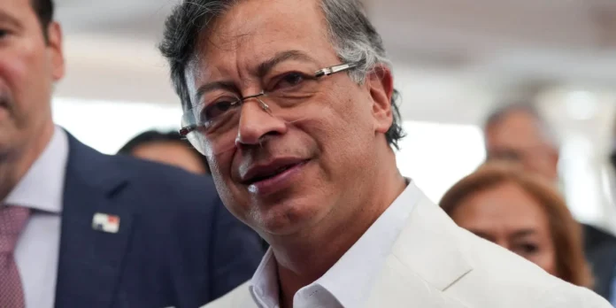 Gustavo Petro antecipa sa&iacute;da da Presid&ecirc;ncia da Col&ocirc;mbia