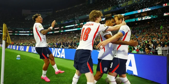 Com um a menos, Inglaterra derruba M&eacute;xico no Azteca e segue na Copa