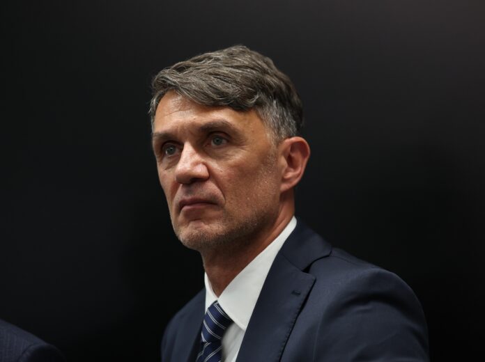 Pirlo na Itália: Maldini ameaça sair se contratação for vetada