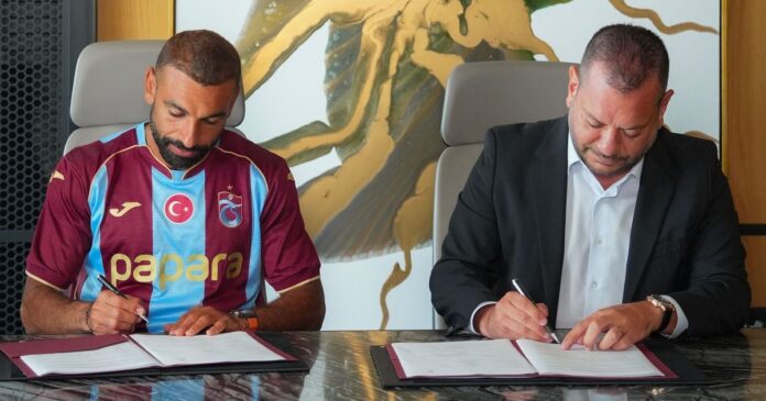 Salah assina com Trabzonspor e terá salário de R$ 100 milhões por ano