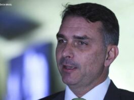 Flávio Bolsonaro se reúne com direção da Globo antes de sabatina