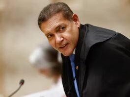 Disputa entre Lula e Flávio Bolsonaro chega ao WhatsApp e provoca novas decisões do TSE