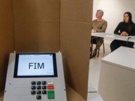 Justiça determina retirada de posts que incentivam demissão por voto